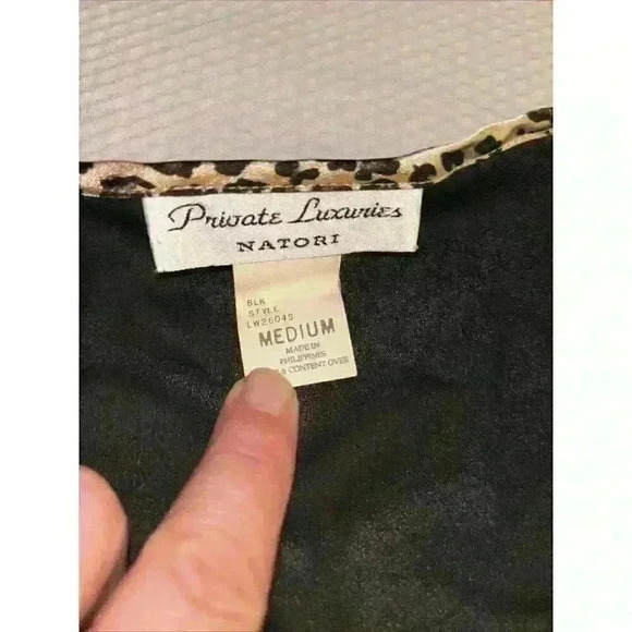 NATORI Private Luxuries Satin Black Top Nightshirt size Medium - Picture 2 of 7
